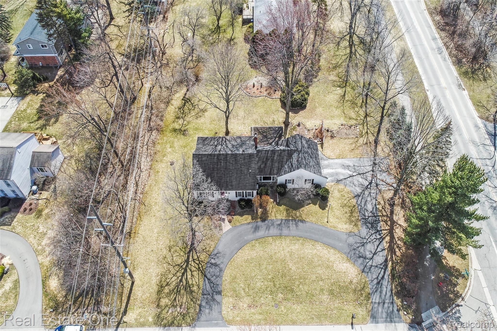 2477 Blockton Road Rochester, MI 48306 - Photo 24 of 26 02DDB383-DAEE-479A-AD50-D16F62FC414F.jpeg