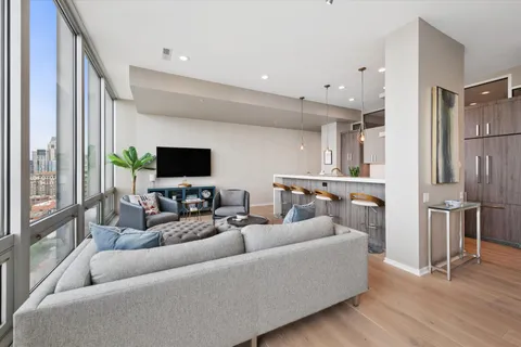 $675,000 | 500 West Superior Street, Unit 1602, Chicago, IL 60654