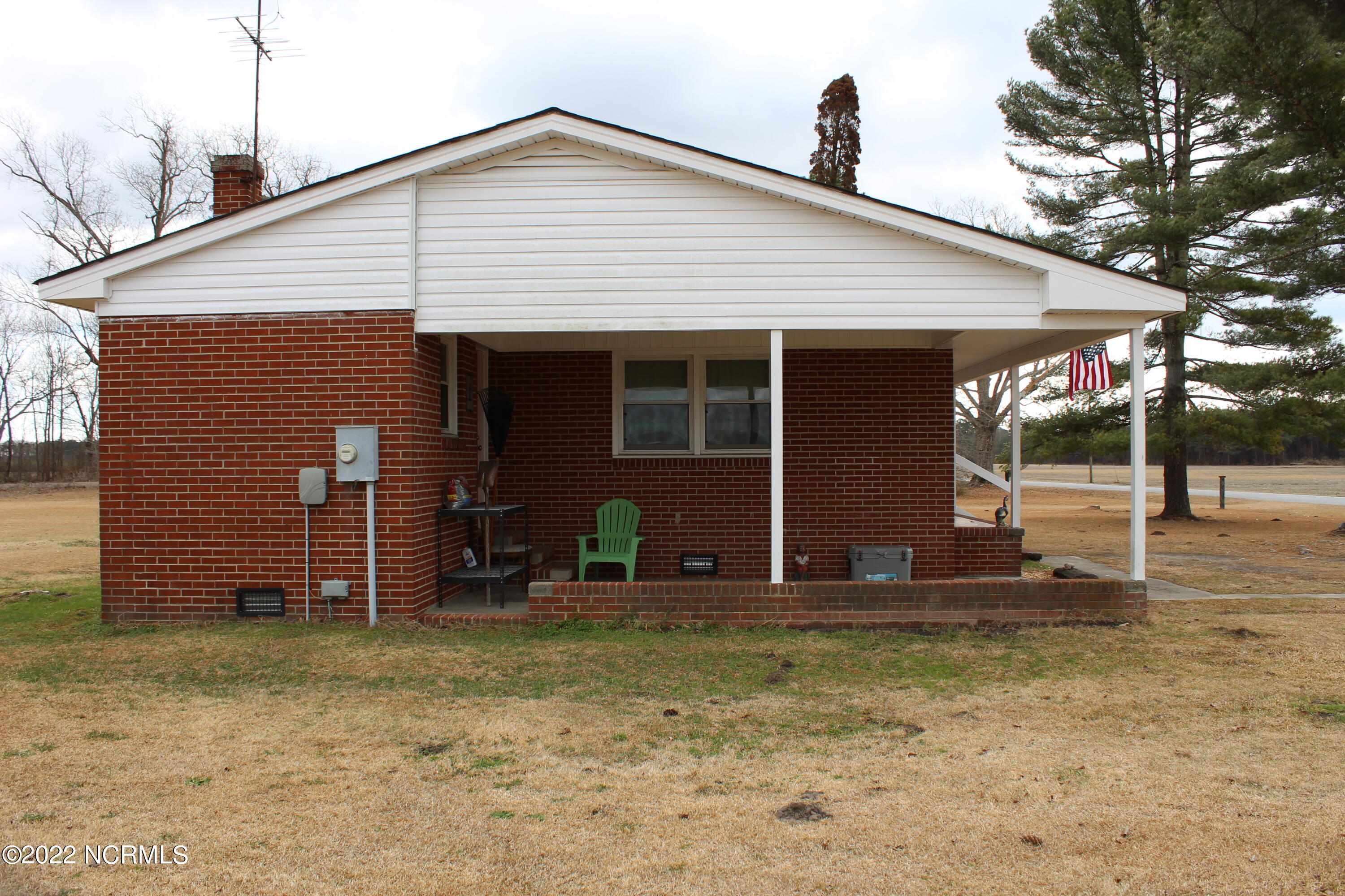 566 Water Road Washington, NC 27889 - Photo 2 of 27 IMG_7000