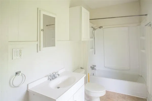 $1,180 | 1017 Collier Street, Denton, TX 76201