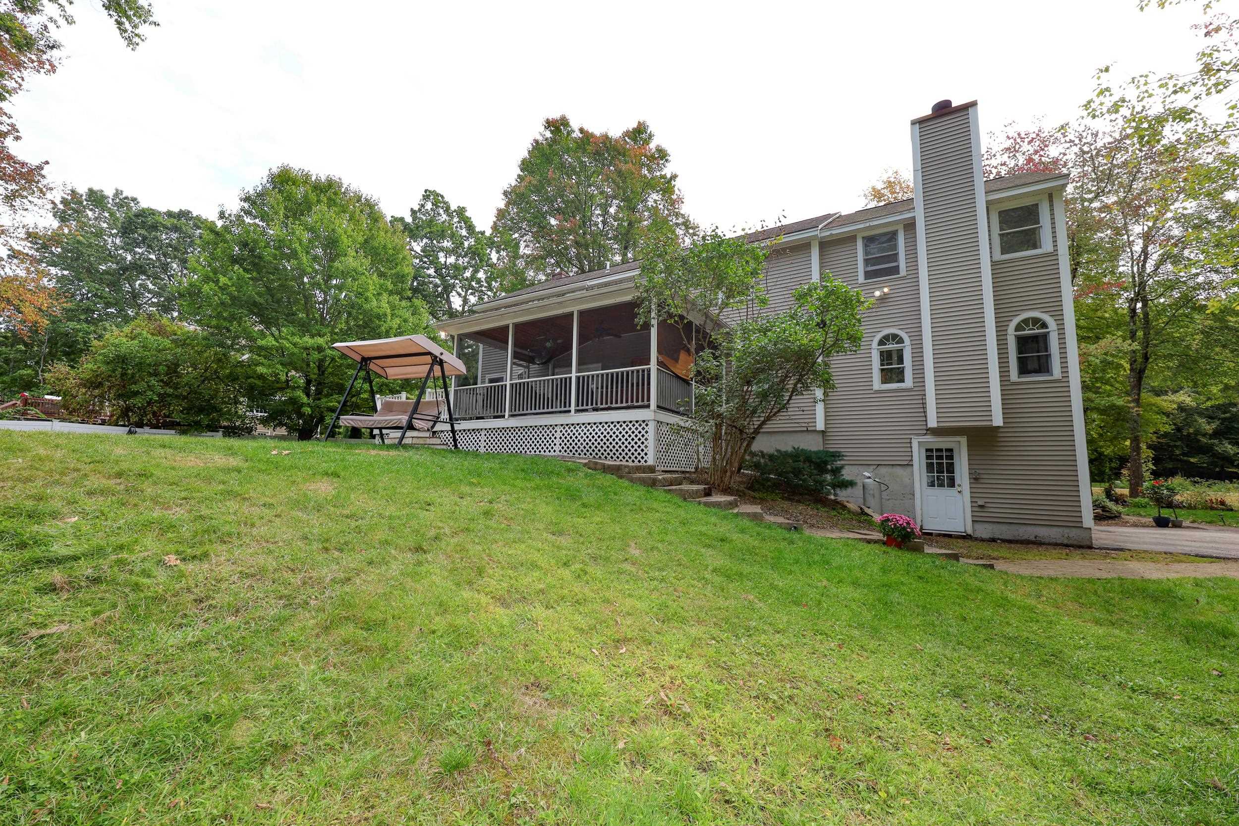 4 State Tree Circle Londonderry, NH 03053 - Photo 3 of 30