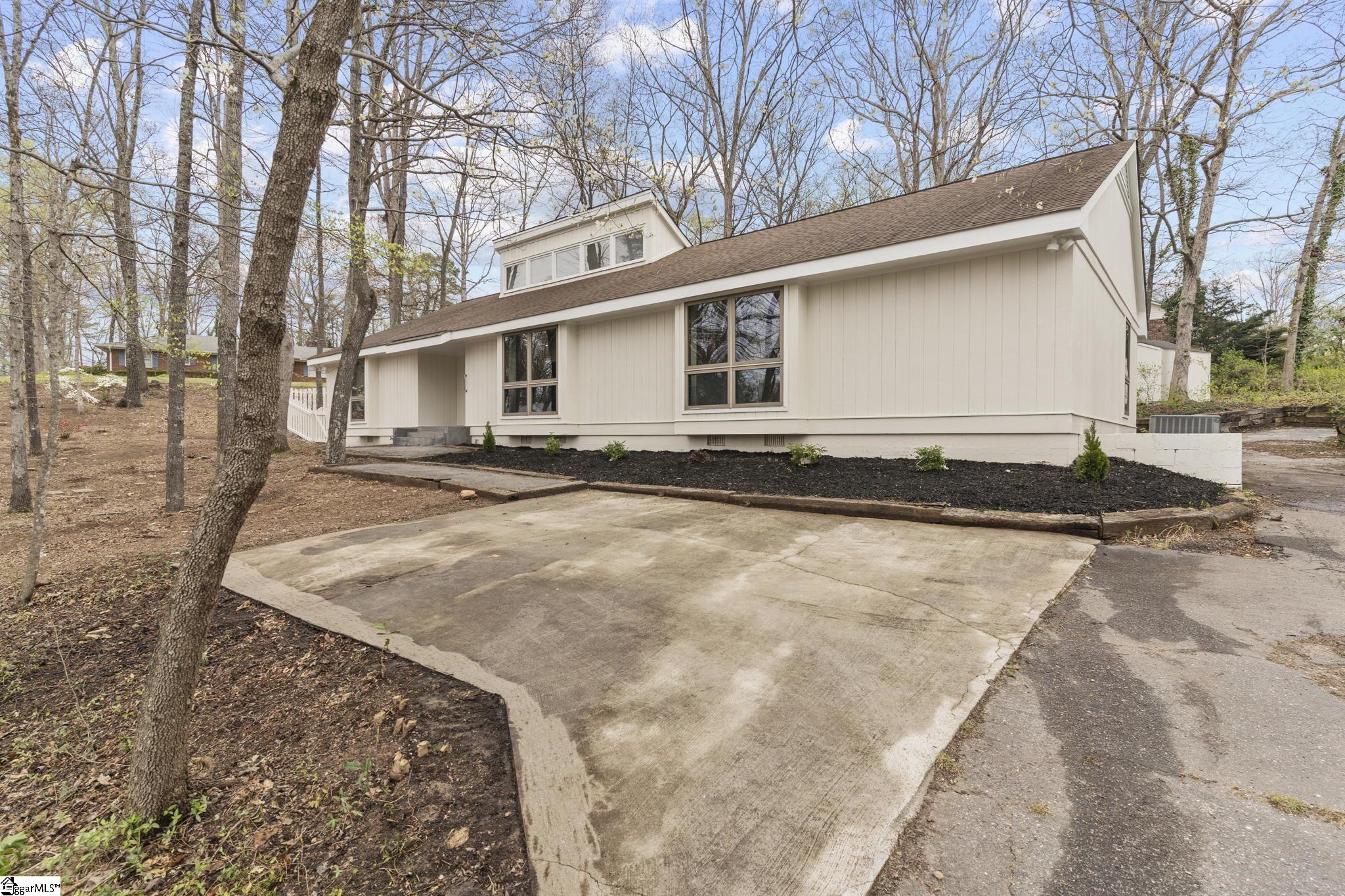 14 Kingsbury Road Greenville, SC 29617 - Photo 1 of 35 Gallery Image 1