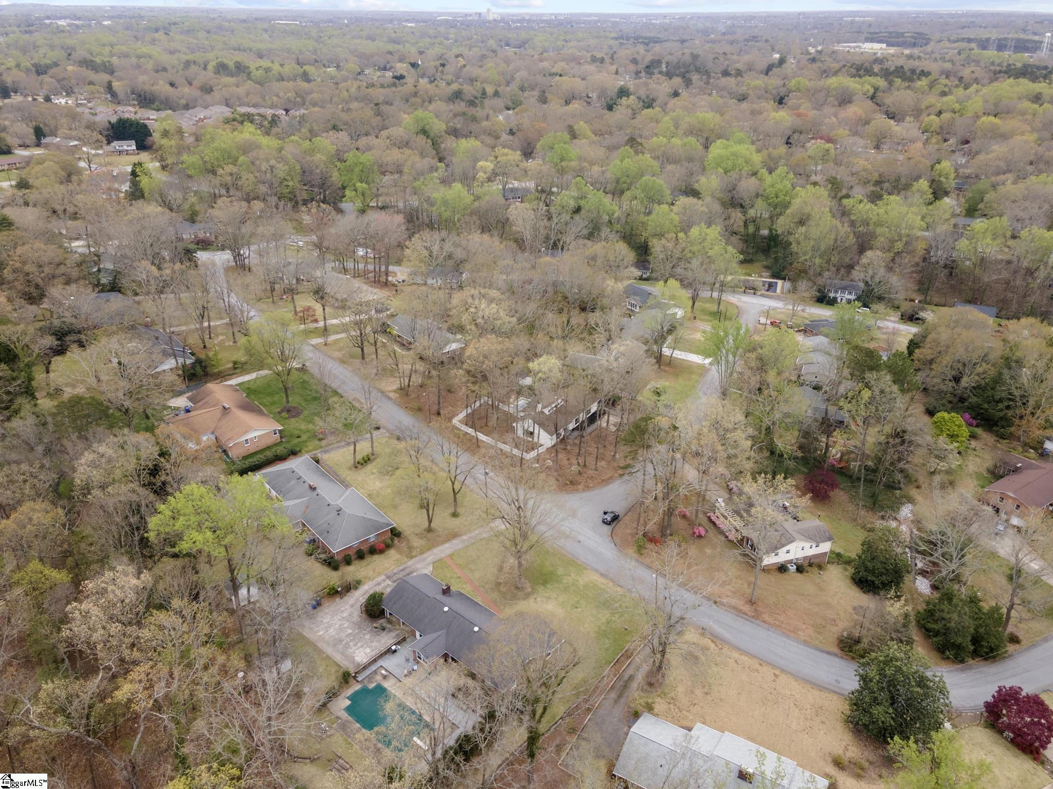 14 Kingsbury Road Greenville, SC 29617 - Photo 33 of 35 Gallery Image 33