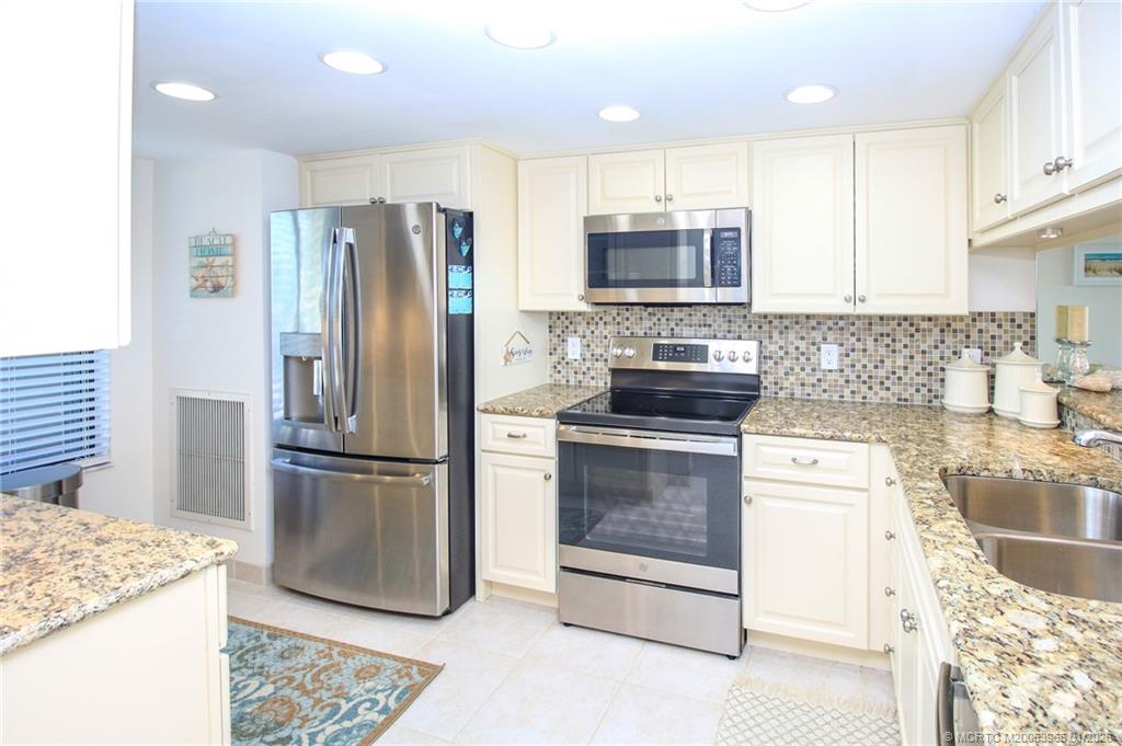 4490 Northeast Sandpebble Trace, Unit 304 Stuart, FL 34996 - Photo 5 of 32