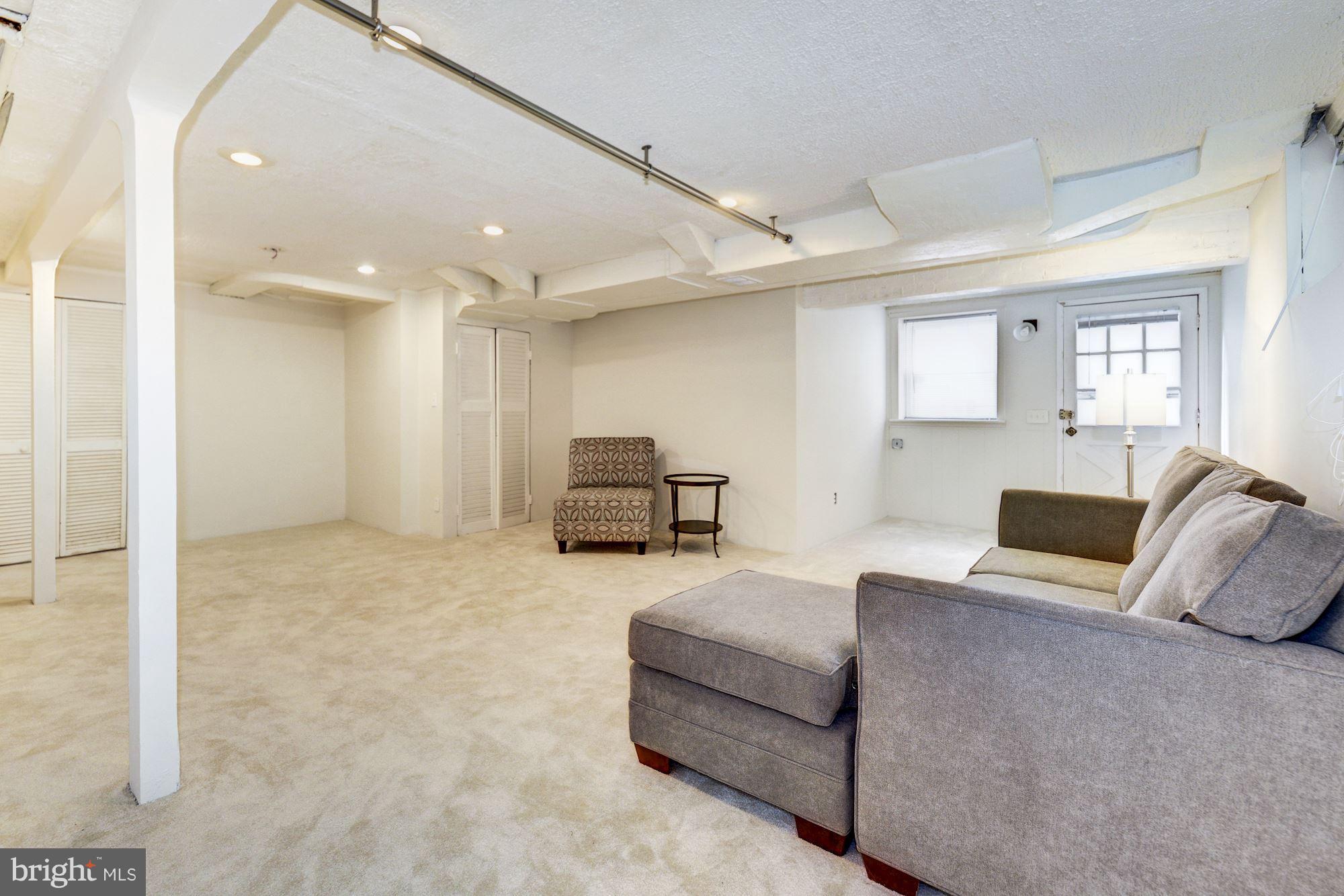 4300 Reno Road Northwest Washington, DC 20008 - Photo 17 of 22 a living room with furniture