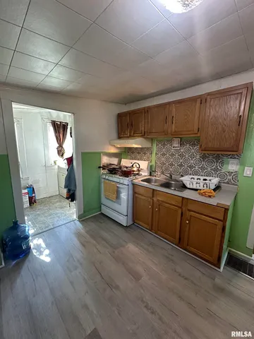 $55,000 | 1300 South Greenlawn Avenue, Peoria, IL 61605