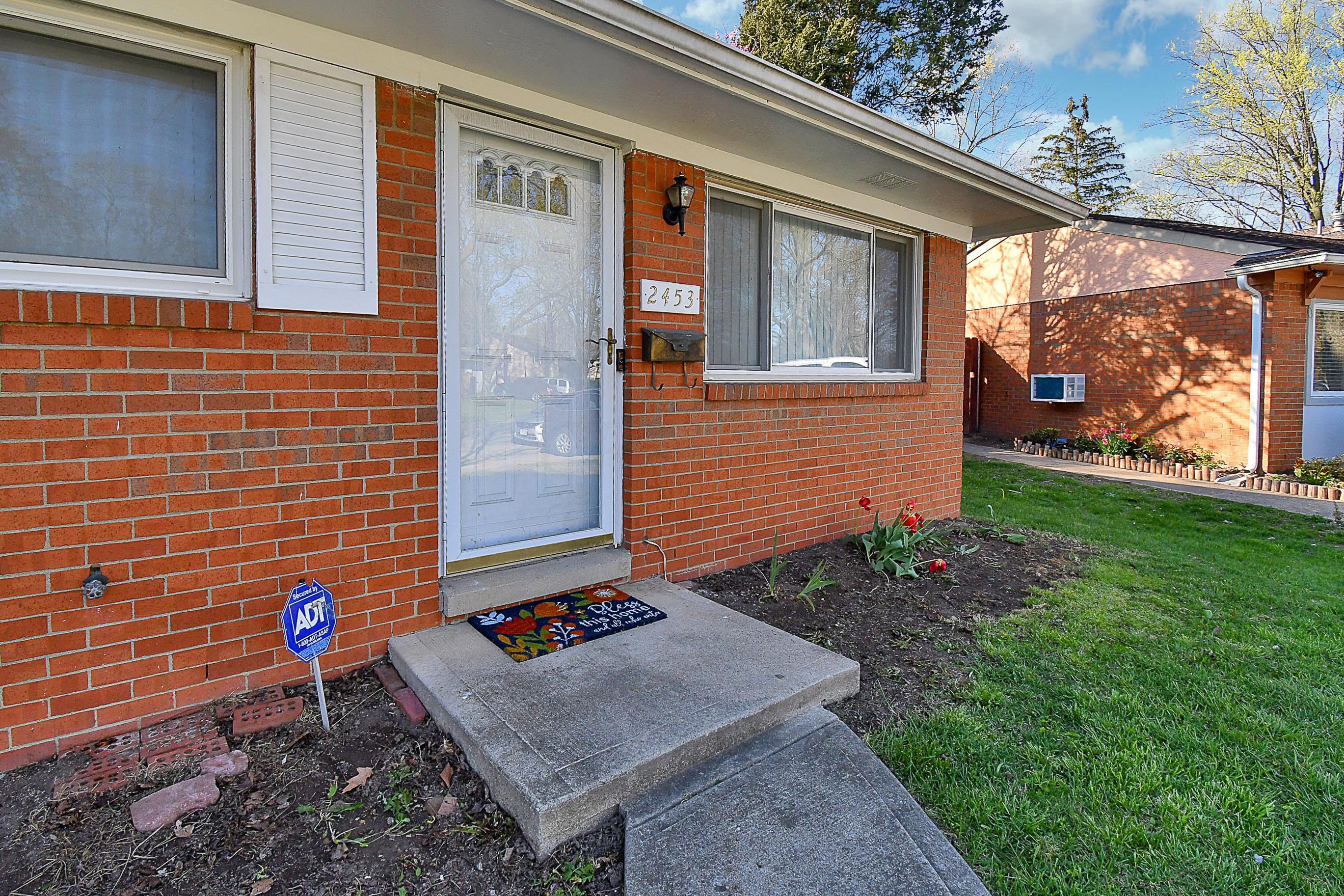 2453 Daily Road Columbus, OH 43232 - Photo 3 of 28 Gallery Image 3