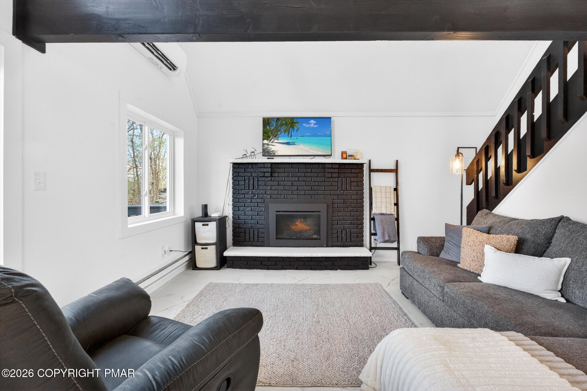 3166 Cherry Ridge Road Bushkill, PA 18324 - Photo 8 of 43 Living Room