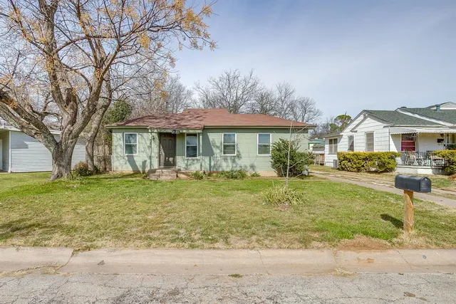 $212,500 | 5032 Hartford Drive, River Oaks, TX 76114