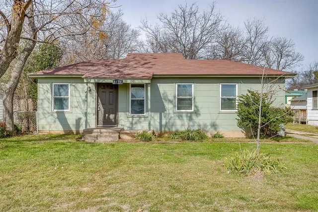 $212,500 | 5032 Hartford Drive, River Oaks, TX 76114