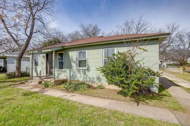 $212,500 | 5032 Hartford Drive, River Oaks, TX 76114
