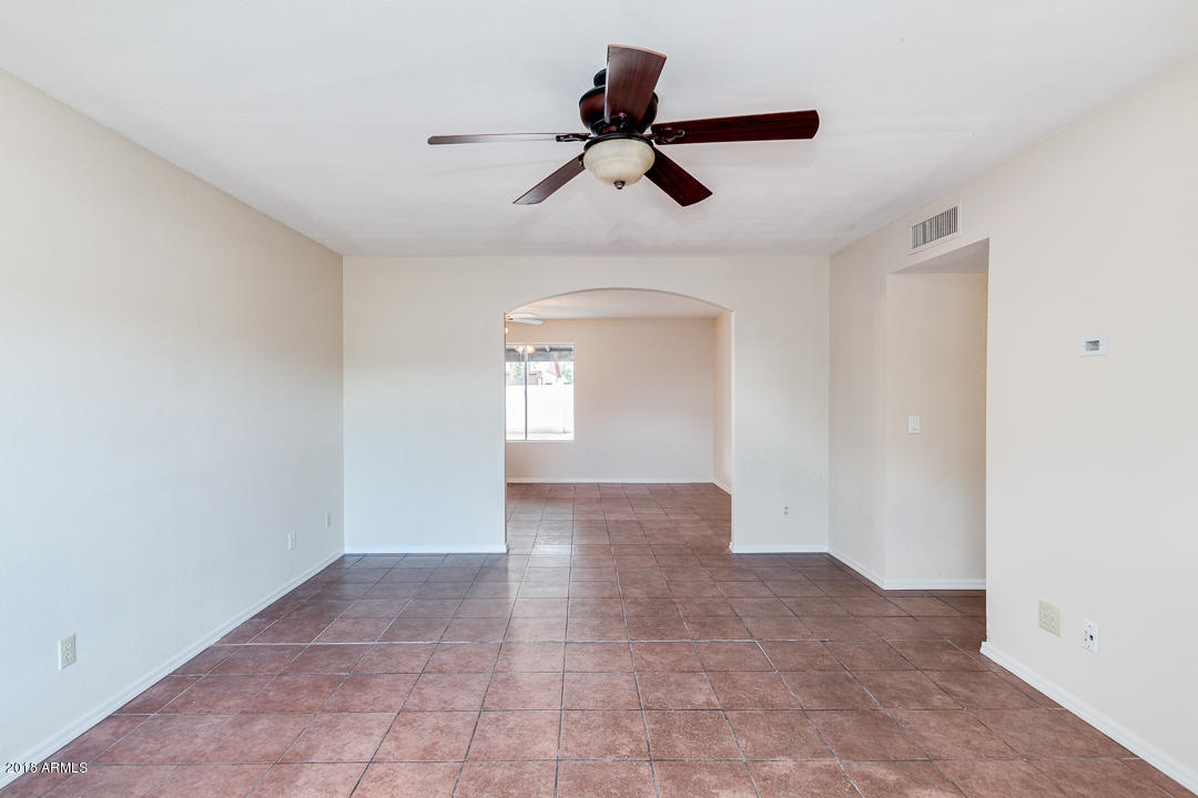 6426 West Hatcher Road Glendale, AZ 85302 - Photo 8 of 18 photo_08