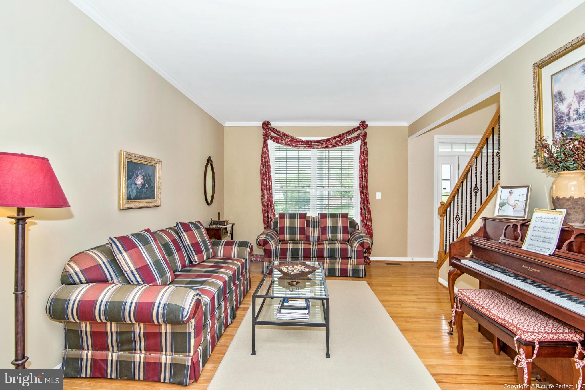 5735 Little Spring Way Frederick, MD 21704 - Photo 10 of 30 Living Room
