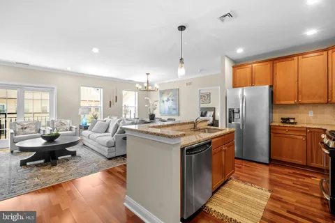 $615,000 | 500 Admirals Way, Unit 402, Philadelphia, PA 19146