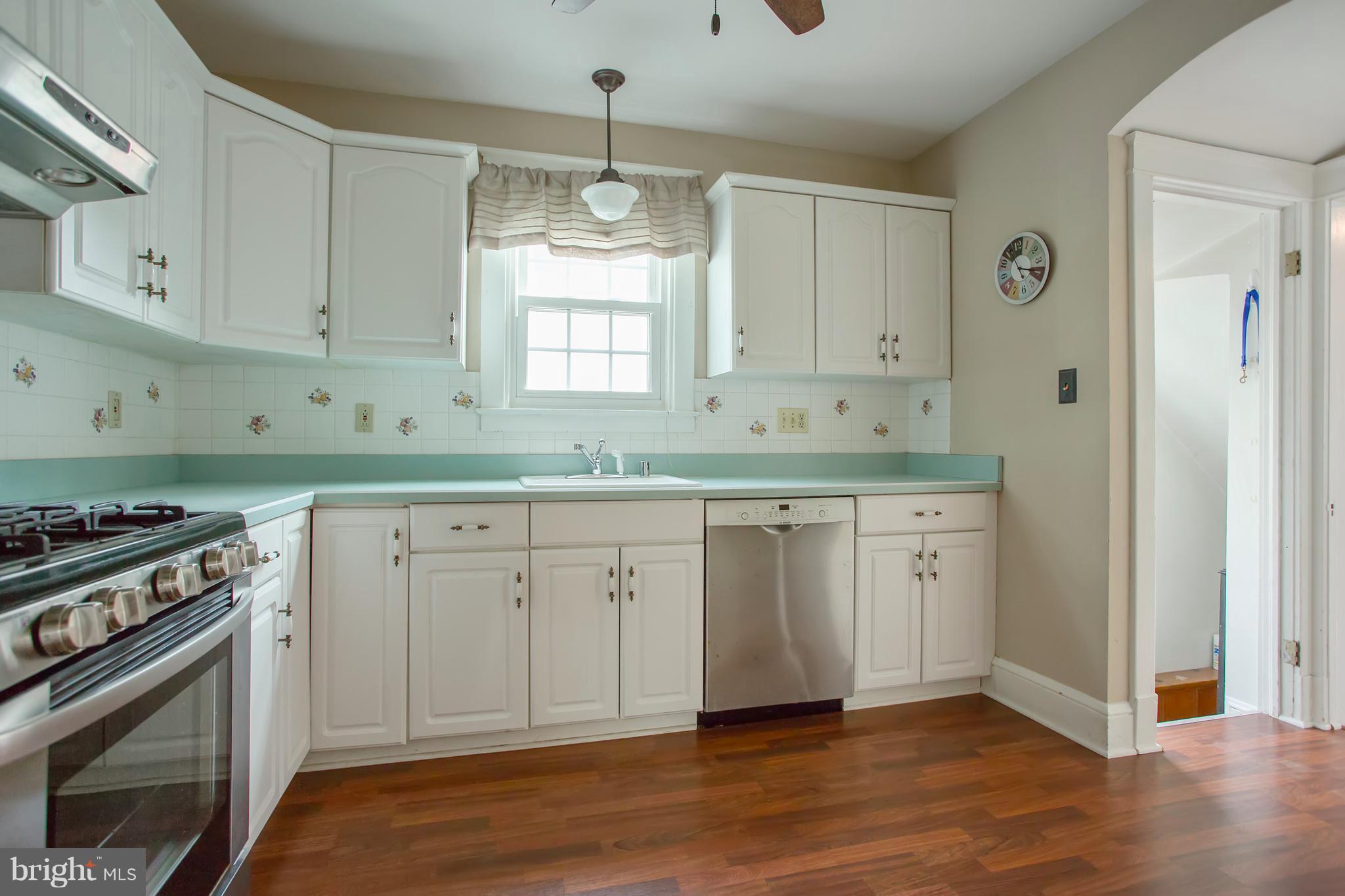 5569 Ashbourne Road Baltimore, MD 21227 - Photo 14 of 30 Kitchen