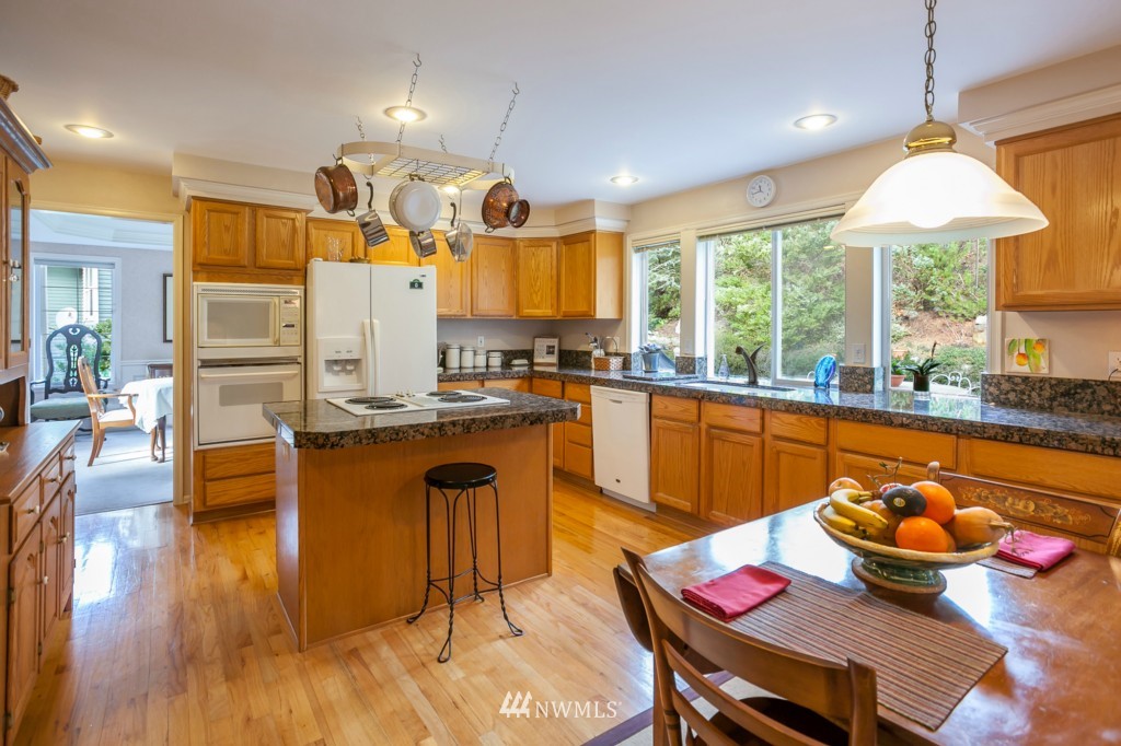 9916 Northeast 157th Street Bothell, WA 98011 - Photo 8 of 25 Gallery Image 8