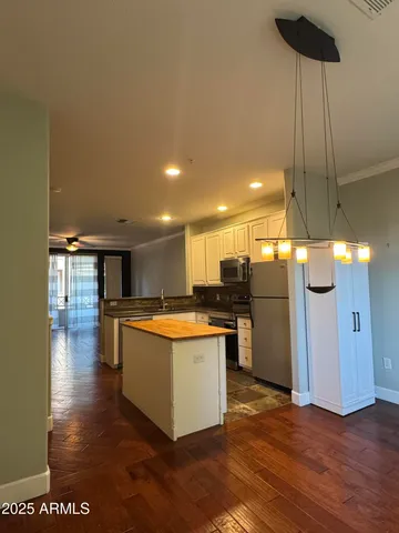 $1,850 | 4455 East Paradise Village Parkway South, Unit 1106, Phoenix, AZ 85032