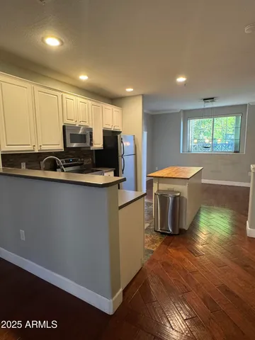 $1,850 | 4455 East Paradise Village Parkway South, Unit 1106, Phoenix, AZ 85032