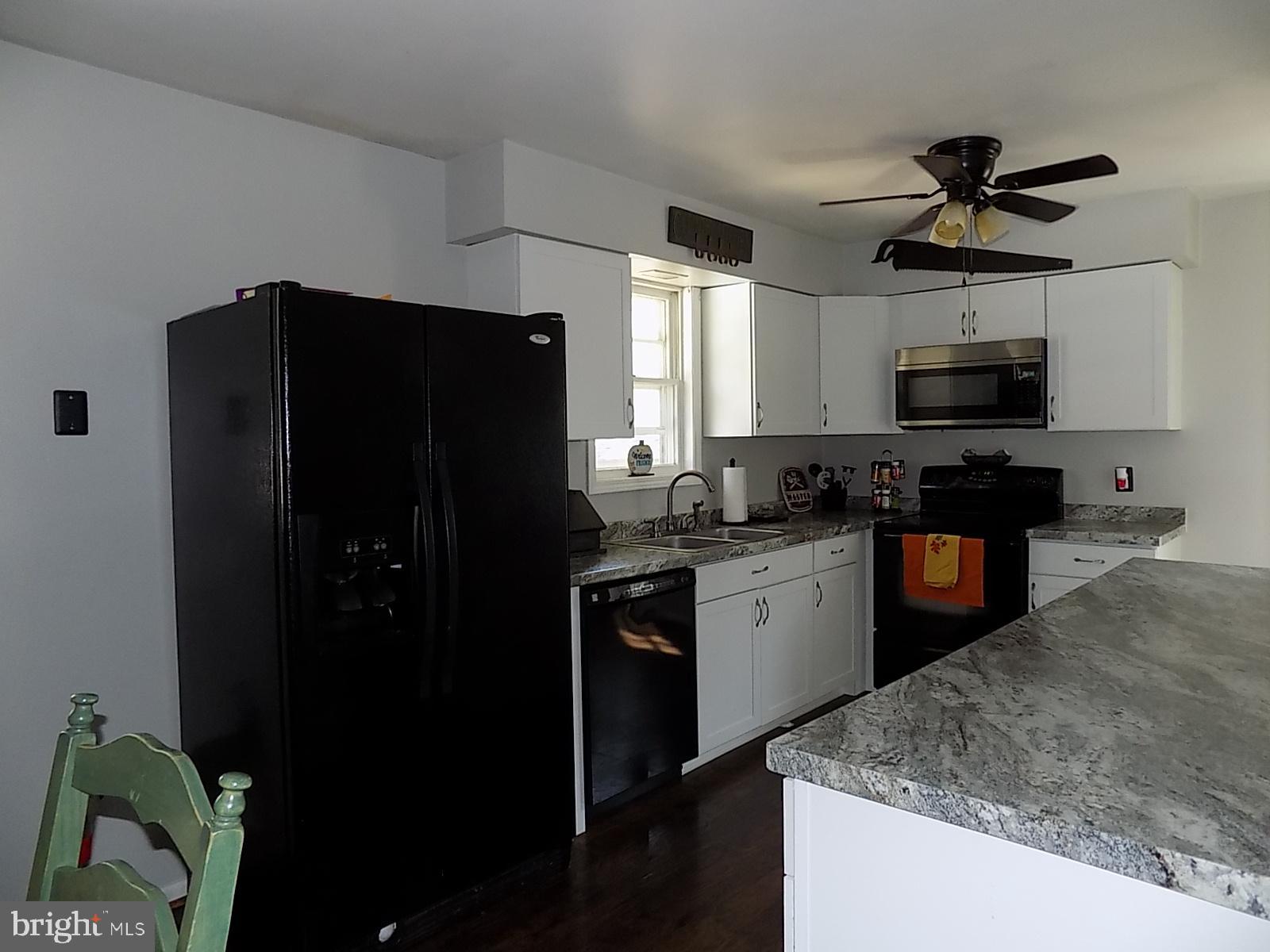 3425 Fox Ridge Court Dover, PA 17315 - Photo 18 of 40 Kitchen