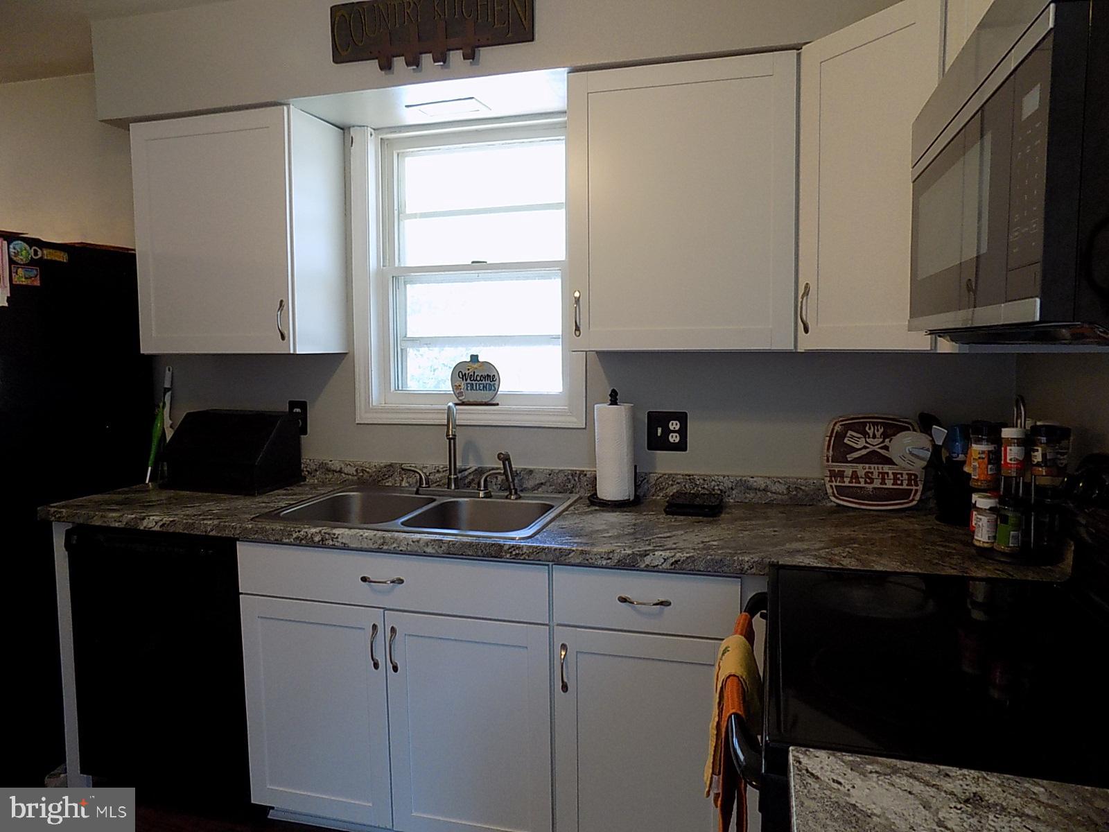 3425 Fox Ridge Court Dover, PA 17315 - Photo 21 of 40 Kitchen