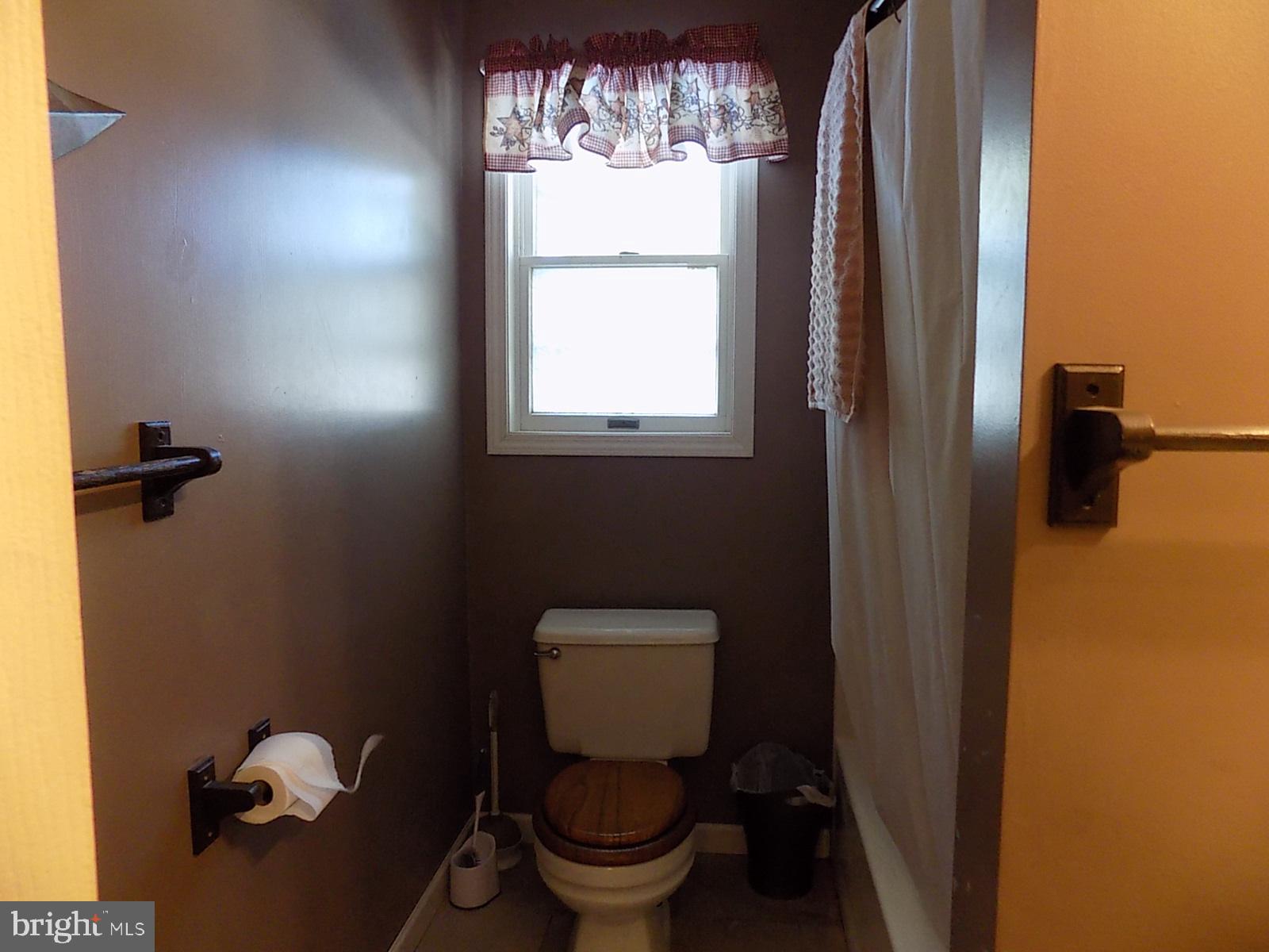 3425 Fox Ridge Court Dover, PA 17315 - Photo 29 of 40 Bathroom