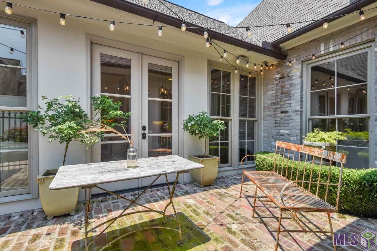 3526 Rue D Orleans Baton Rouge, LA 70810 - Photo 4 of 48 Front Courtyard