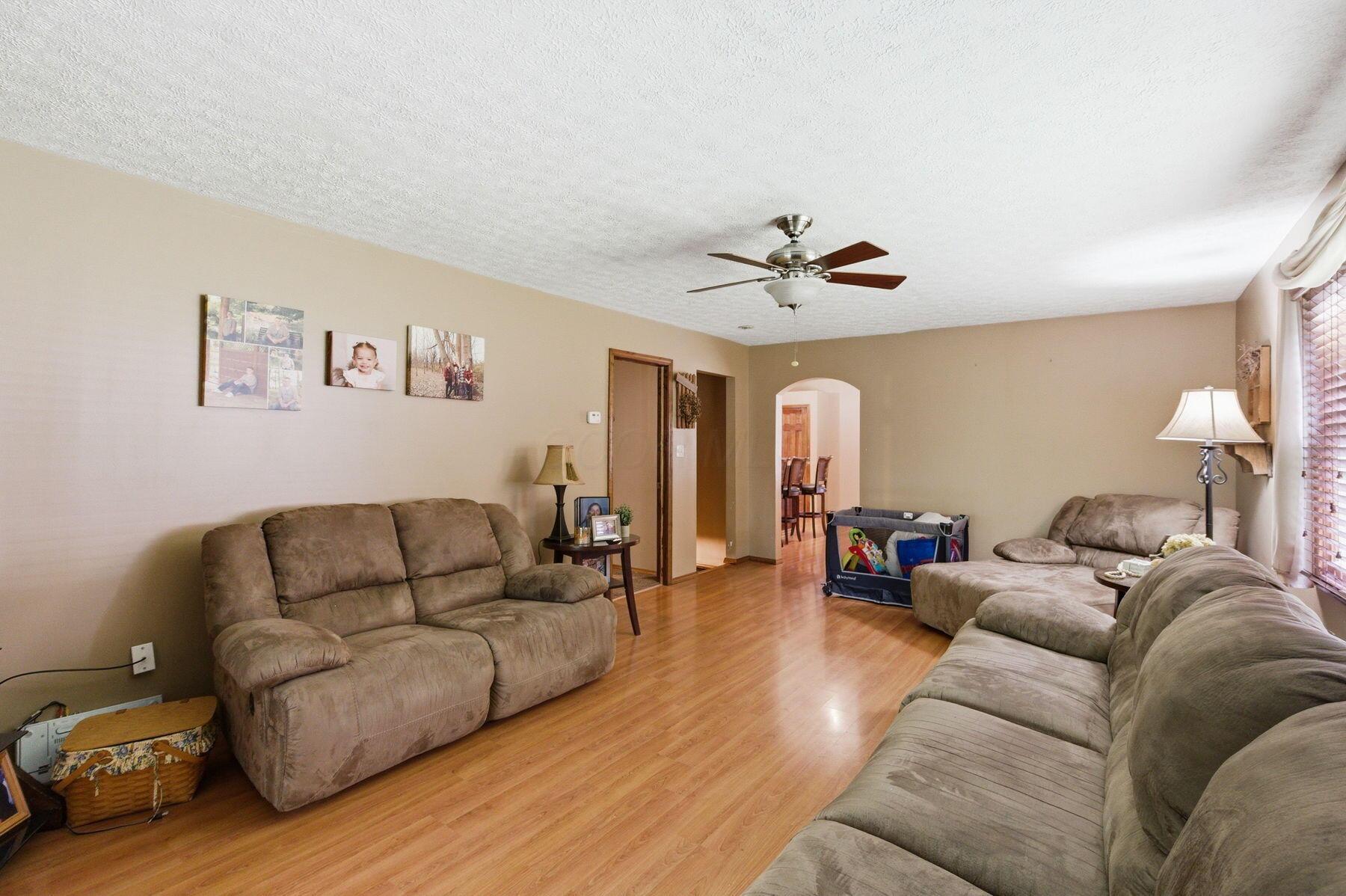 1691 Dyer Road Grove City, OH 43123 - Photo 34 of 108 living room