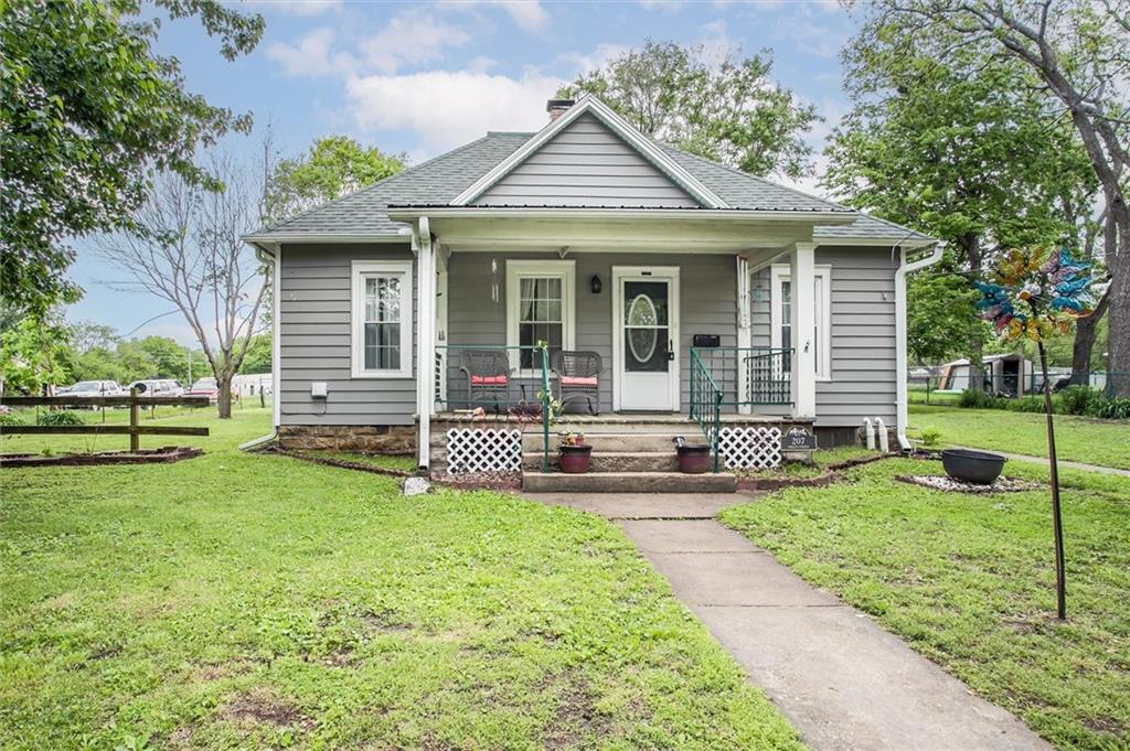 207 Phelps Street Windsor, MO 65360 - Photo 2 of 23