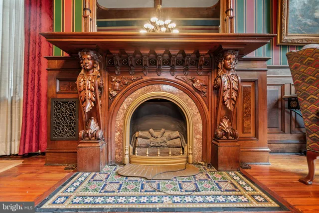 a bathroom with a shower curtain and a curtain