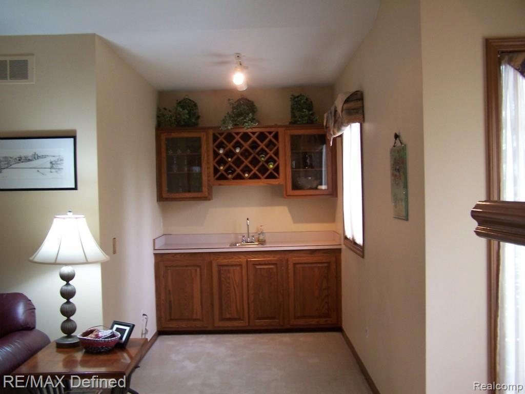 3096 Eastpointe Court Rochester, MI 48306 - Photo 11 of 32 Wet Bar in Family Room