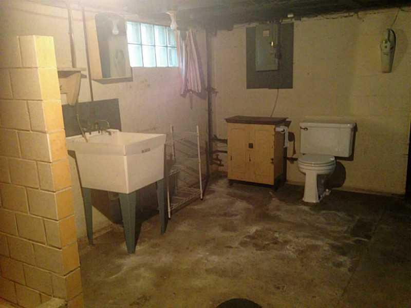 438 Evergreen Road Leechburg, PA 15656 - Photo 19 of 21 Full Bath.