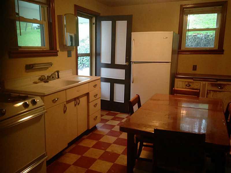 438 Evergreen Road Leechburg, PA 15656 - Photo 5 of 21 Kitchen.