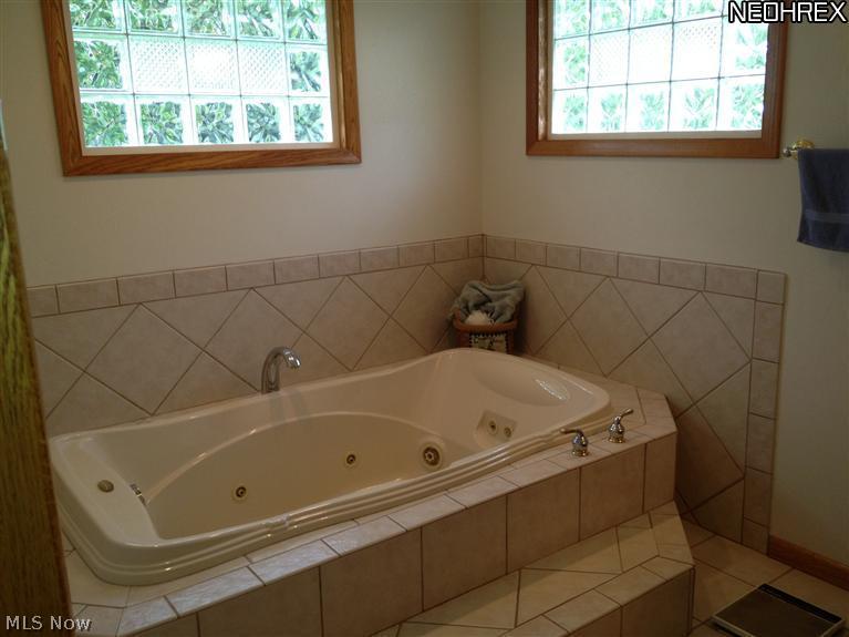 701 Warner Road Southeast Brookfield, OH 44403 - Photo 15 of 24 Gallery Image 15