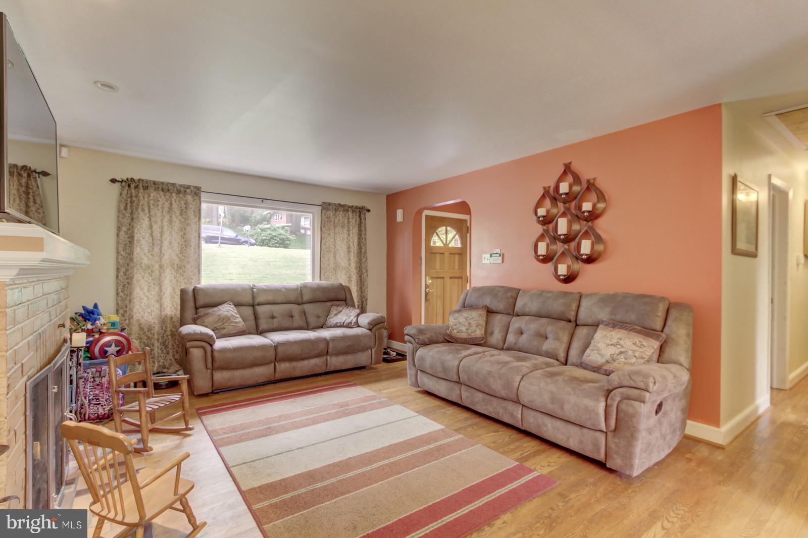 265 Greendale Road York, PA 17403 - Photo 3 of 34