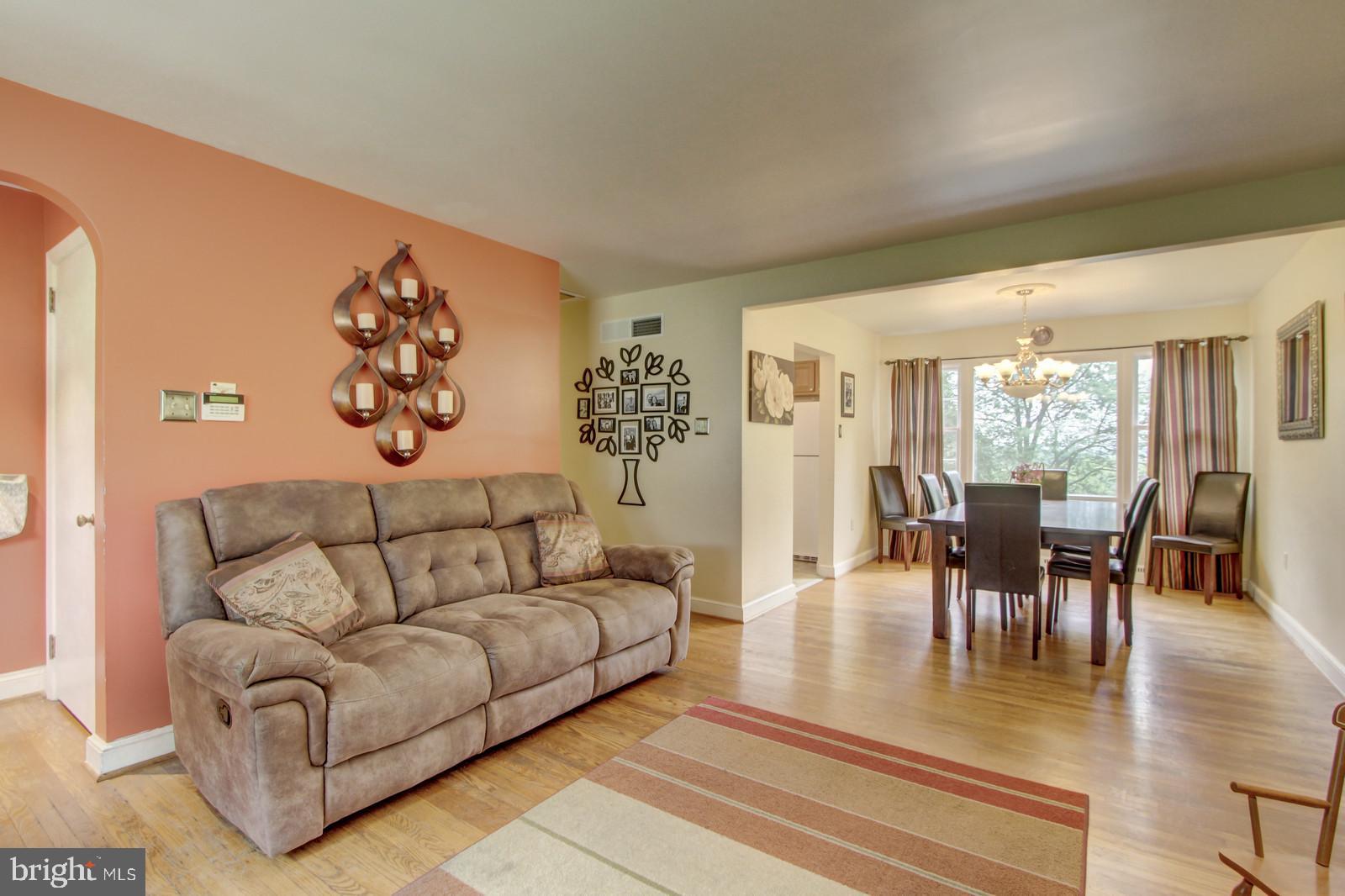265 Greendale Road York, PA 17403 - Photo 4 of 34