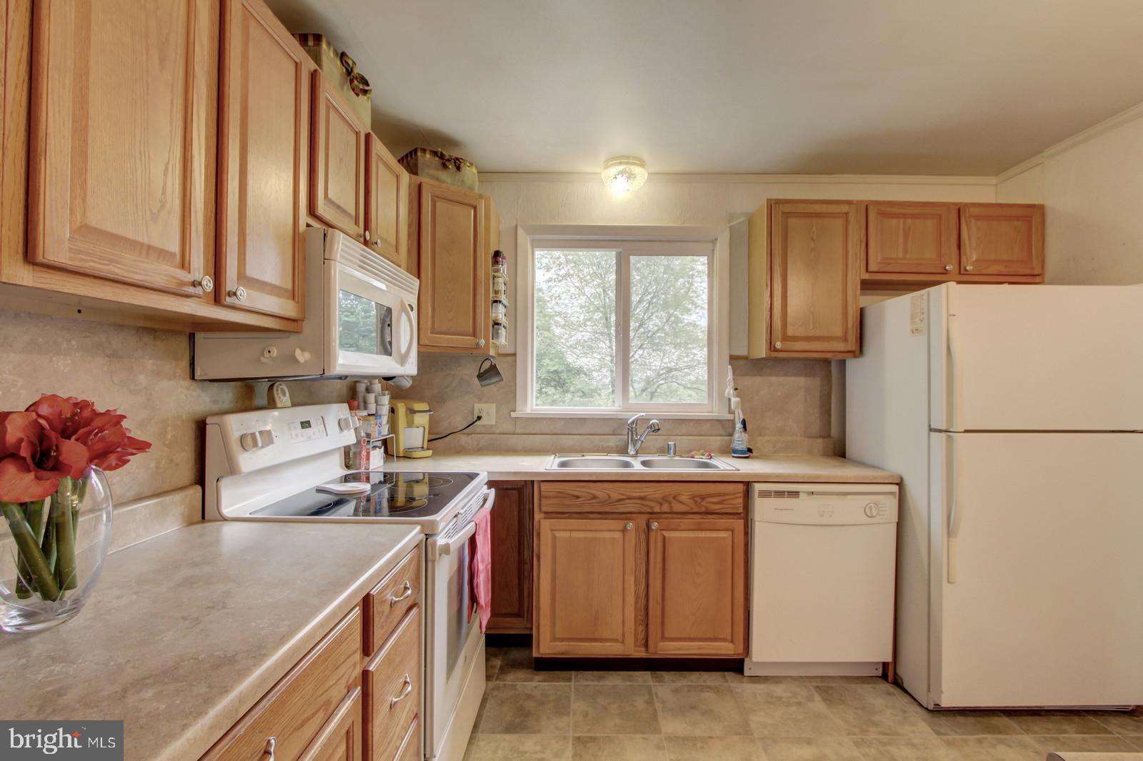 265 Greendale Road York, PA 17403 - Photo 8 of 34