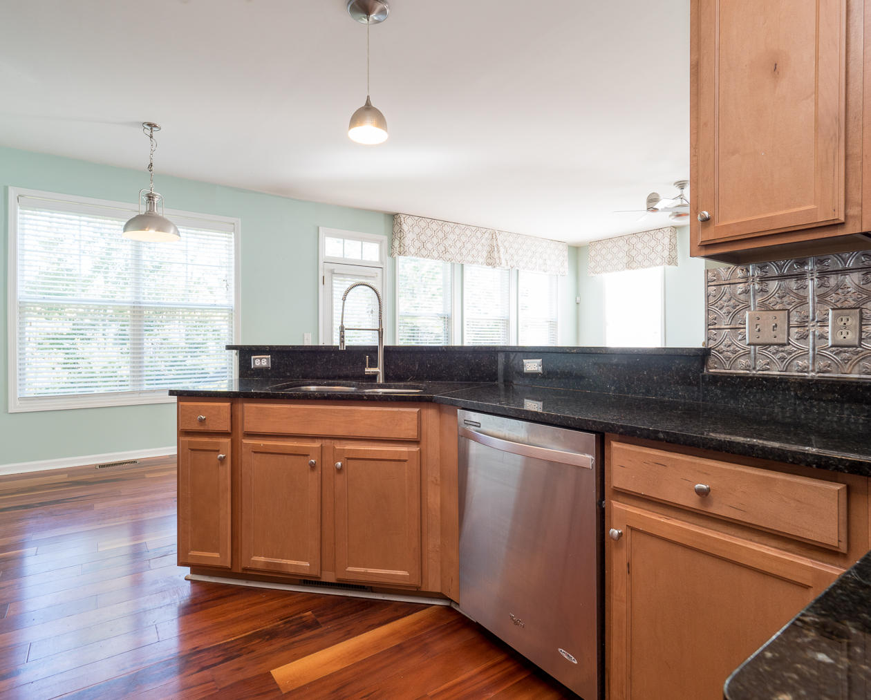 2262 Sandy Point Lane Mount Pleasant, SC 29466 - Photo 15 of 42 Kitchen