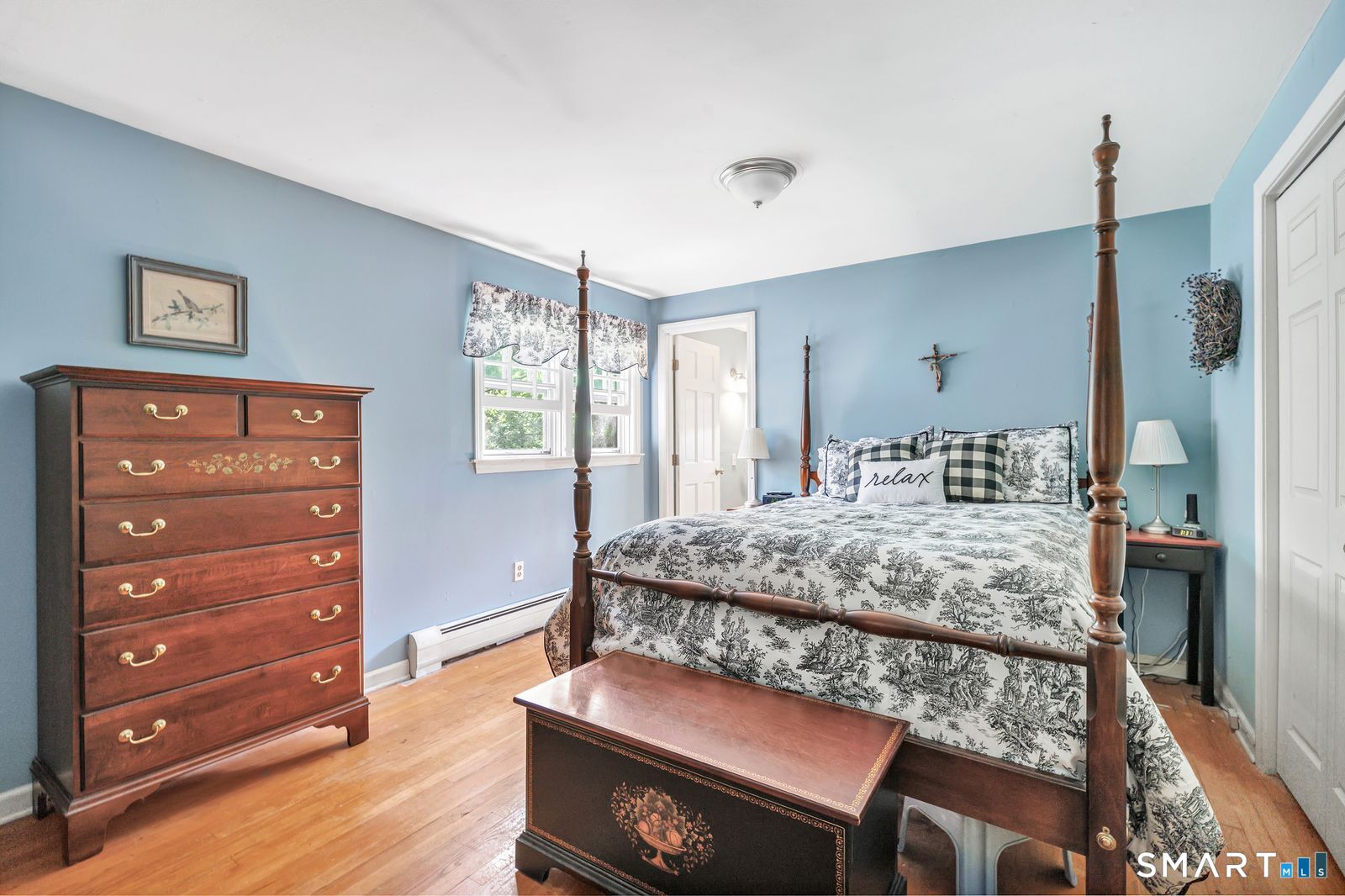 21 Overlook Place Trumbull, CT 06611 - Photo 17 of 37 Primary Bedroom with its own full bath.