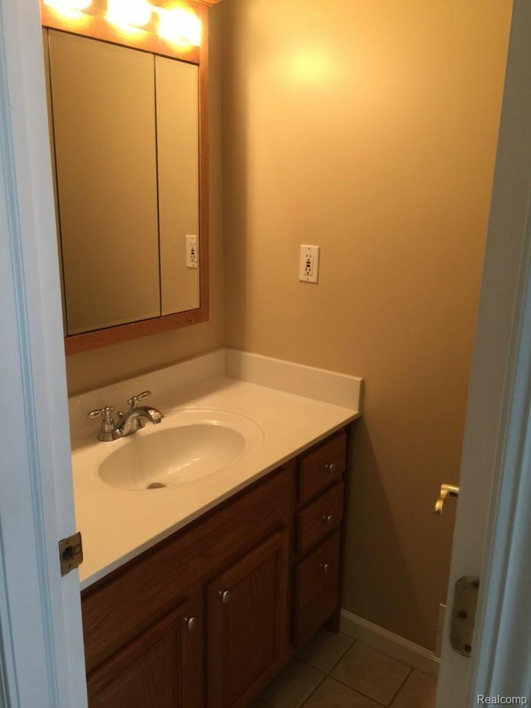428 Gamma Road Walled Lake, MI 48390 - Photo 34 of 42 IMG_7242.jpg