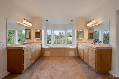 $2,750,000 | 801 Samantha Court, Healdsburg, CA 95448