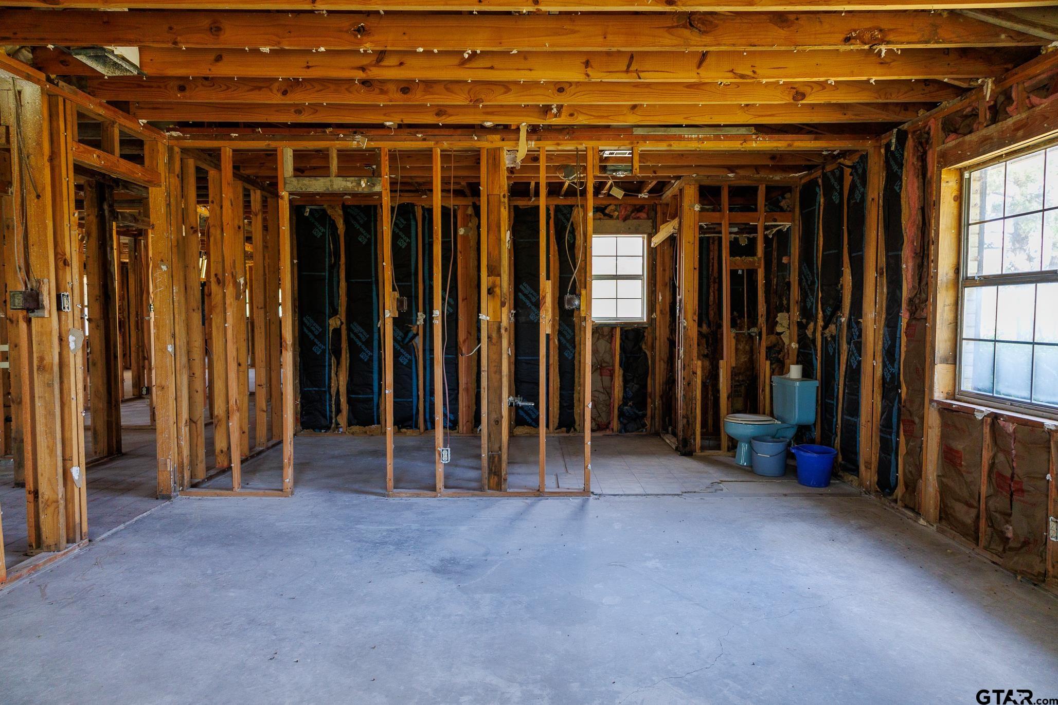 411 VZ County Road Ben Wheeler, TX 75754 - Photo 43 of 46 an empty room with closet