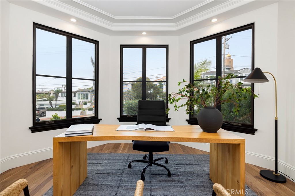 624 14th Street Manhattan Beach, CA 90266 - Photo 29 of 75 Main floor bedroom/office w/closet