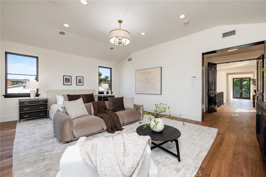 624 14th Street Manhattan Beach, CA 90266 - Photo 47 of 75 Primary bedroom