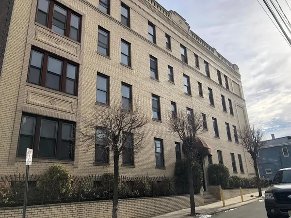 $1,400 | 120 Dekalb Avenue, Unit 8, Jersey City, NJ 07306