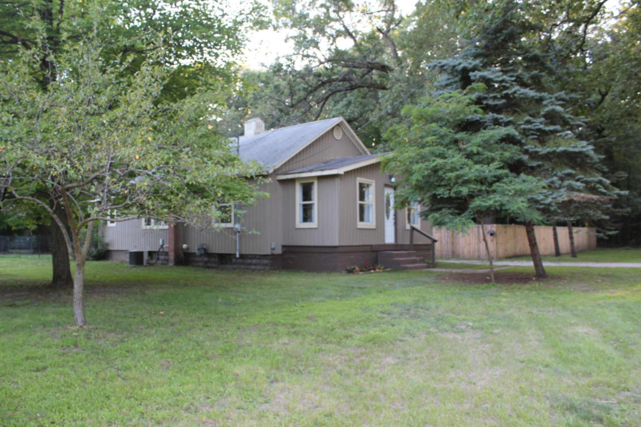 1195 Dykstra Road Muskegon, MI 49445 - Photo 4 of 46 IMG_0921