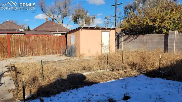 a view of a backyard of the house