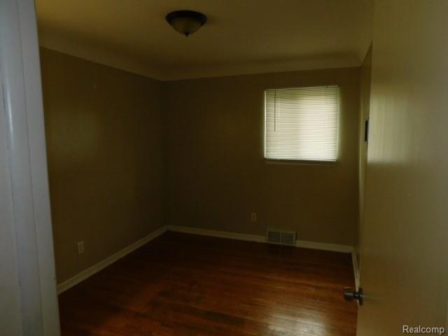 19321 Stephens Road Eastpointe, MI 48021 - Photo 10 of 12 DSCN0091.JPG