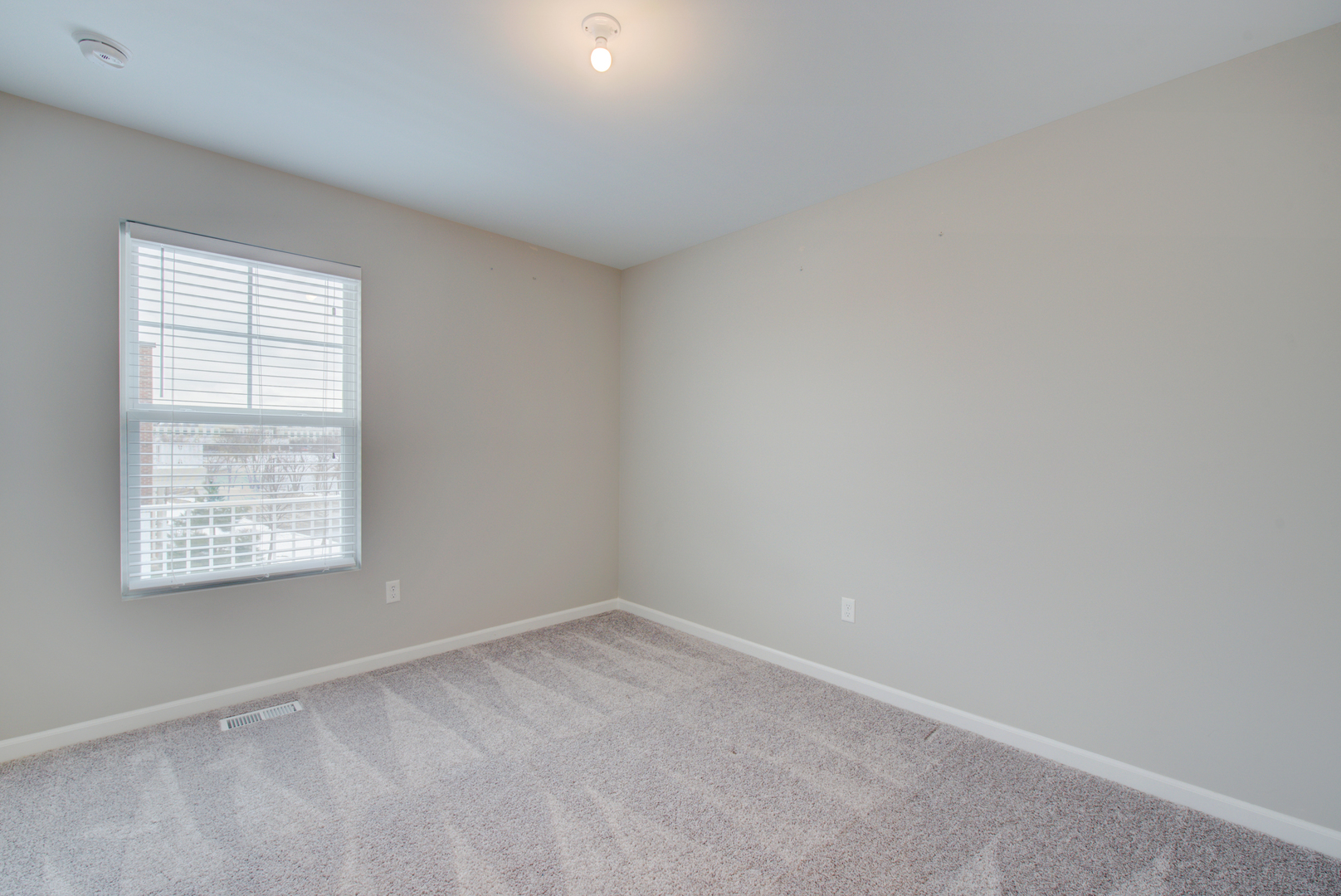 980 Station Boulevard Aurora, IL 60504 - Photo 16 of 27 an empty room with a window