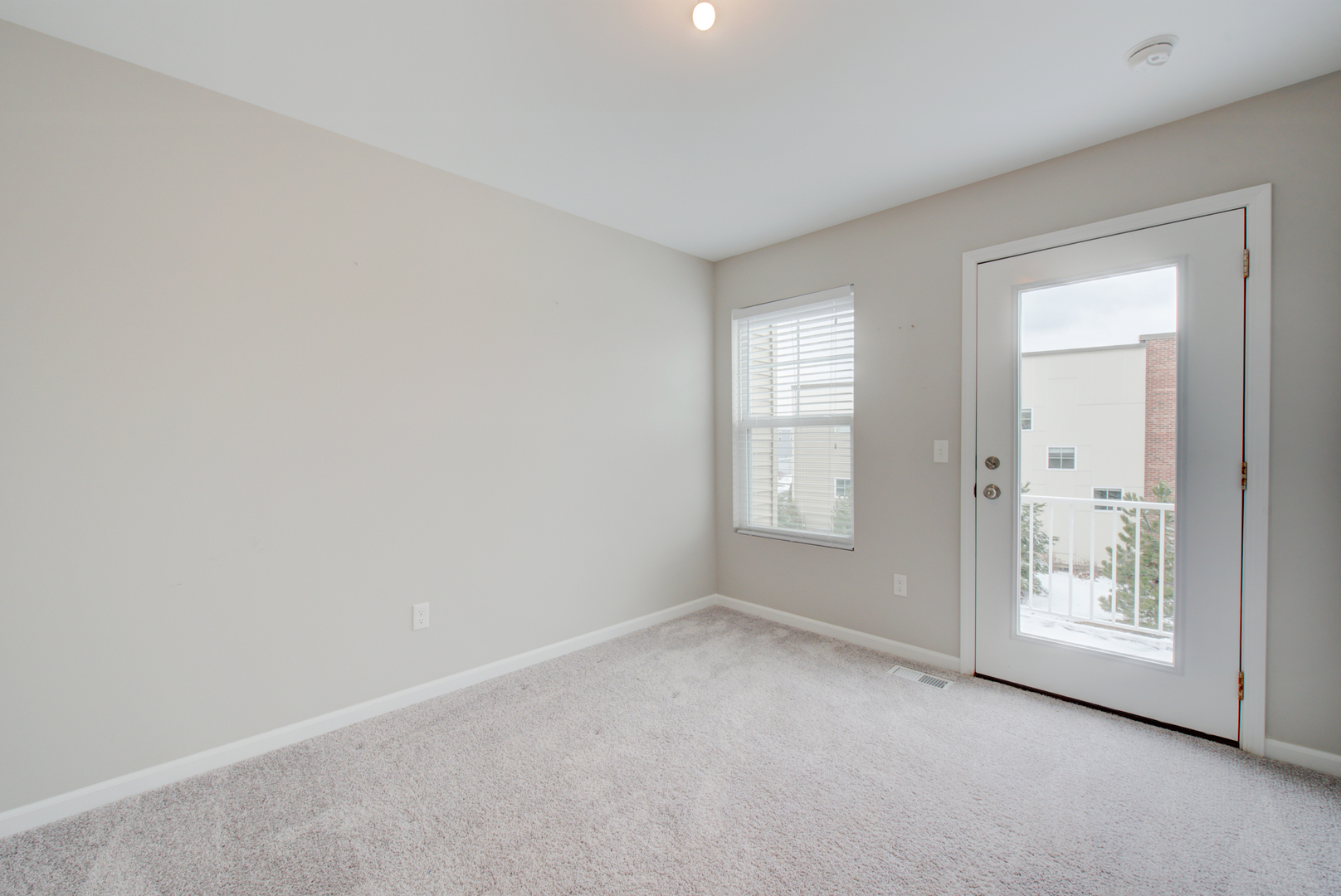 980 Station Boulevard Aurora, IL 60504 - Photo 17 of 27 an empty room with windows