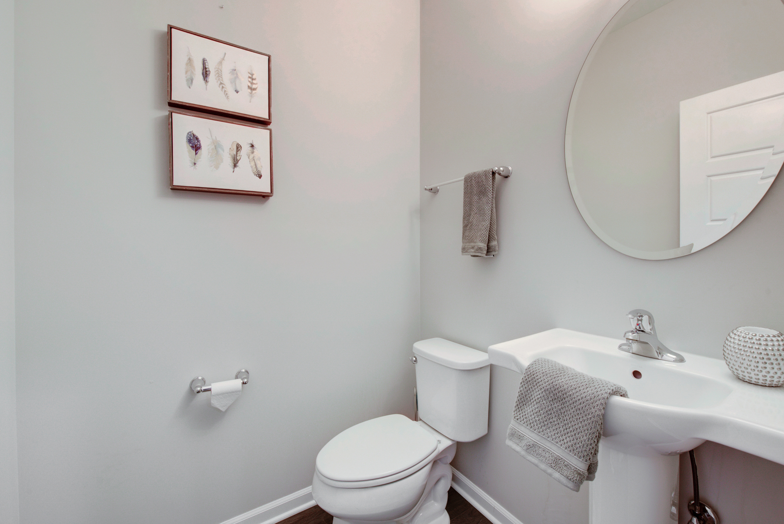 980 Station Boulevard Aurora, IL 60504 - Photo 10 of 27 a bathroom with a toilet sink and mirror